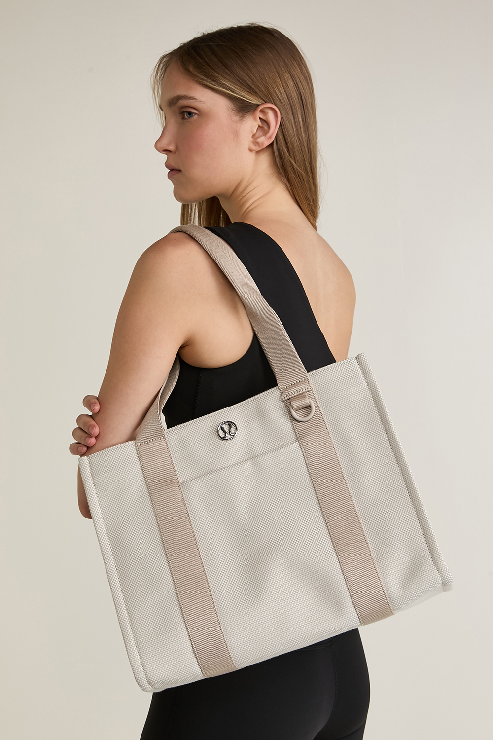תמונת כל הלוק של Two-Tone Canvas Tote Bag